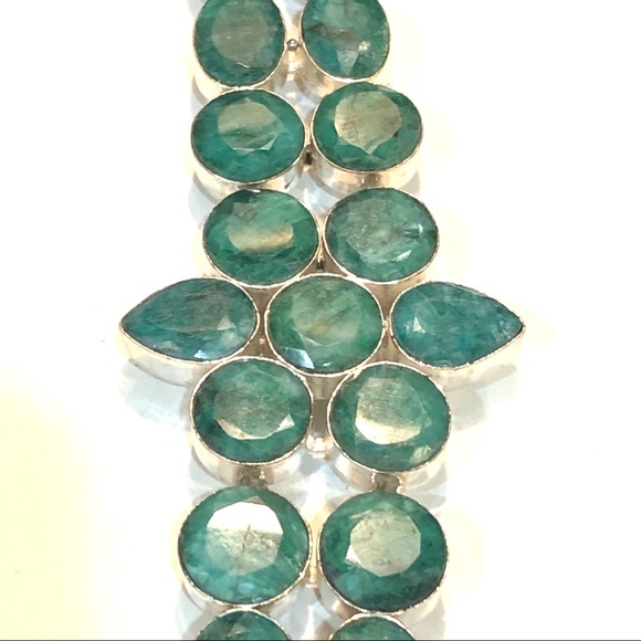 Gorgeous Emerald Quartz Bracelet set in Silver - Picture 3 of 5